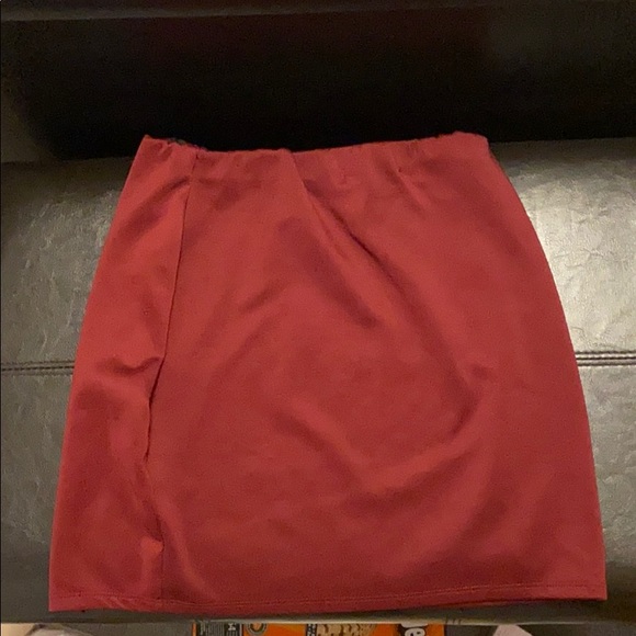 Missguided Burguny Asymmetrical Skirt Size M - Picture 3 of 3